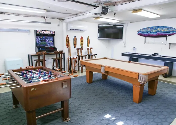Pool & Hot Tub Home W Game Room! 1 Mile To Beach!
